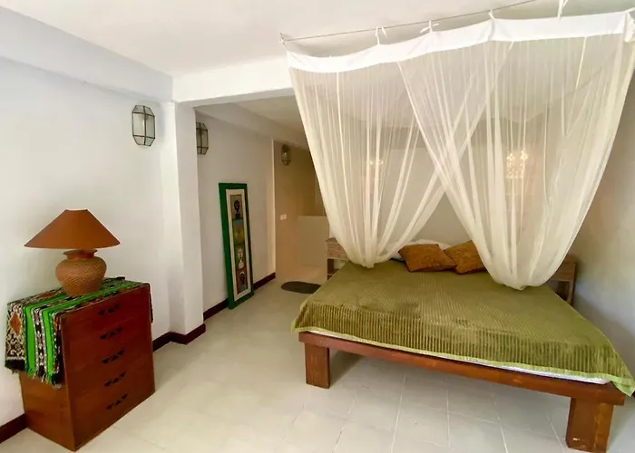 Whispering Hills Lodge *