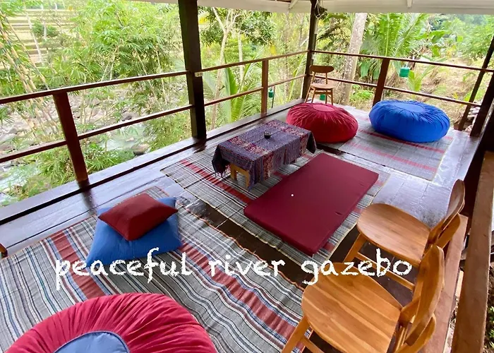 Whispering Hills Lodge *